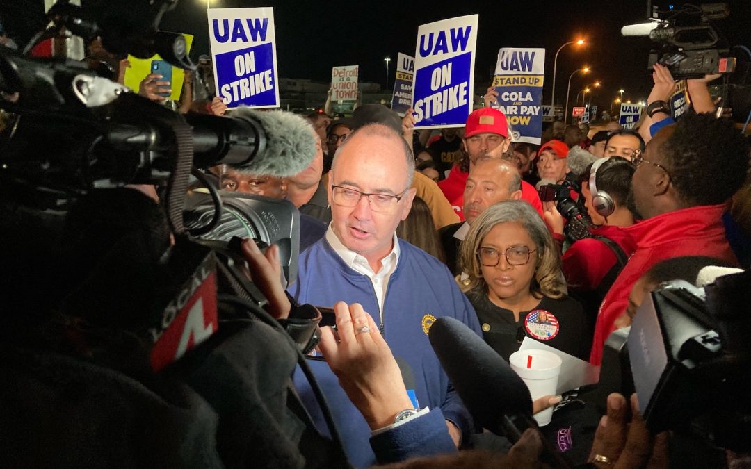UAW Begins “Stand Up” Strikes as Talks Breakdown Ahead of Deadline