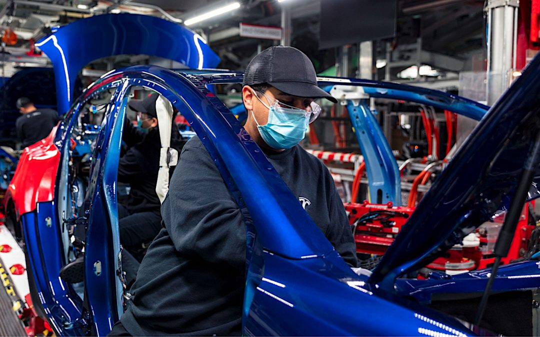 As UAW Organizing Drive Gains Traction, Tesla Raises U.S. Wages