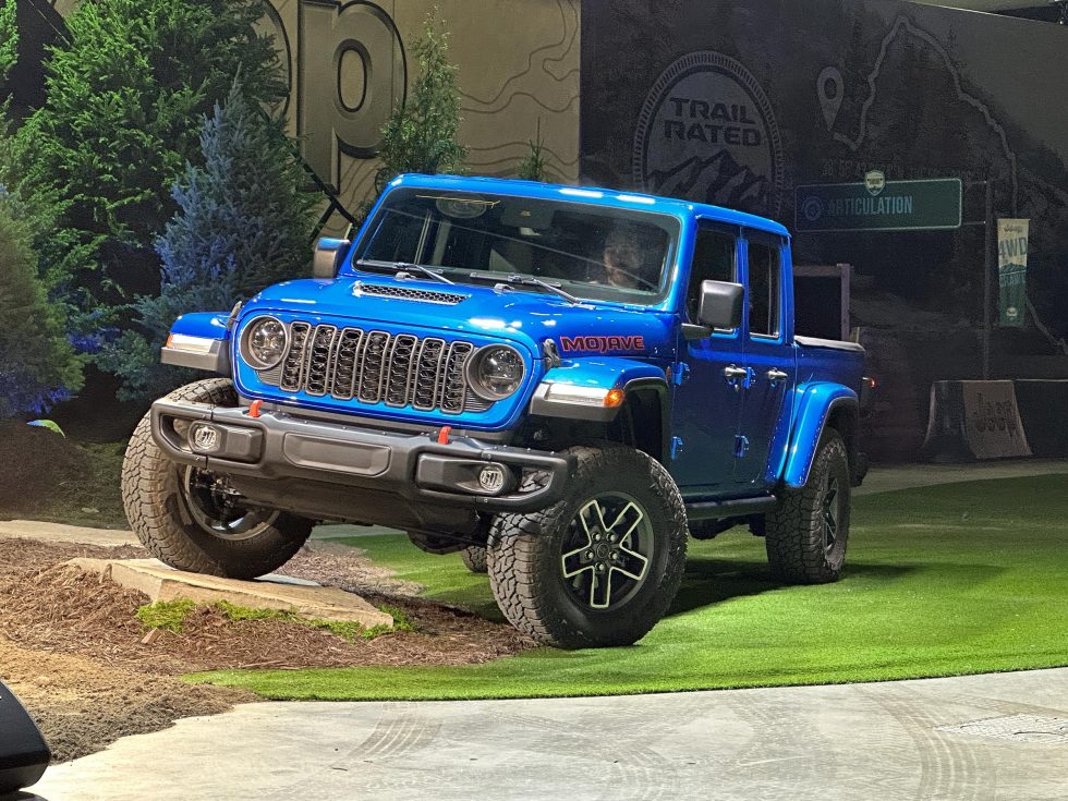 Jeep Gladiator Slated to get 4xe PHEV Model, Will Make Its Debut In 2025 Headlight.news