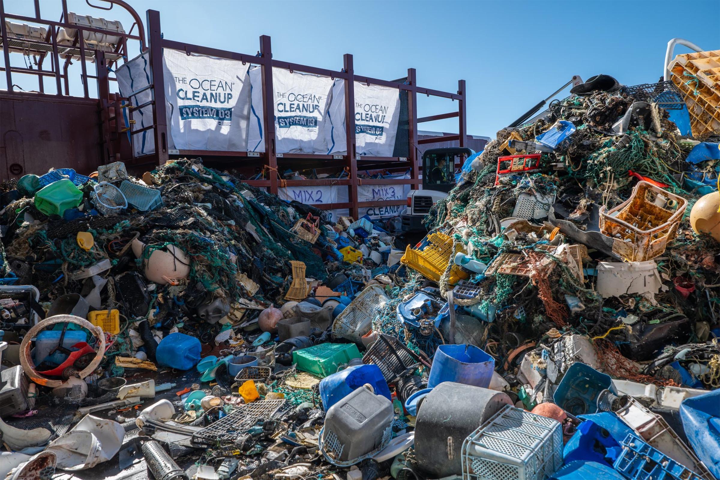 Ocean Cleanup - piles of waste REL