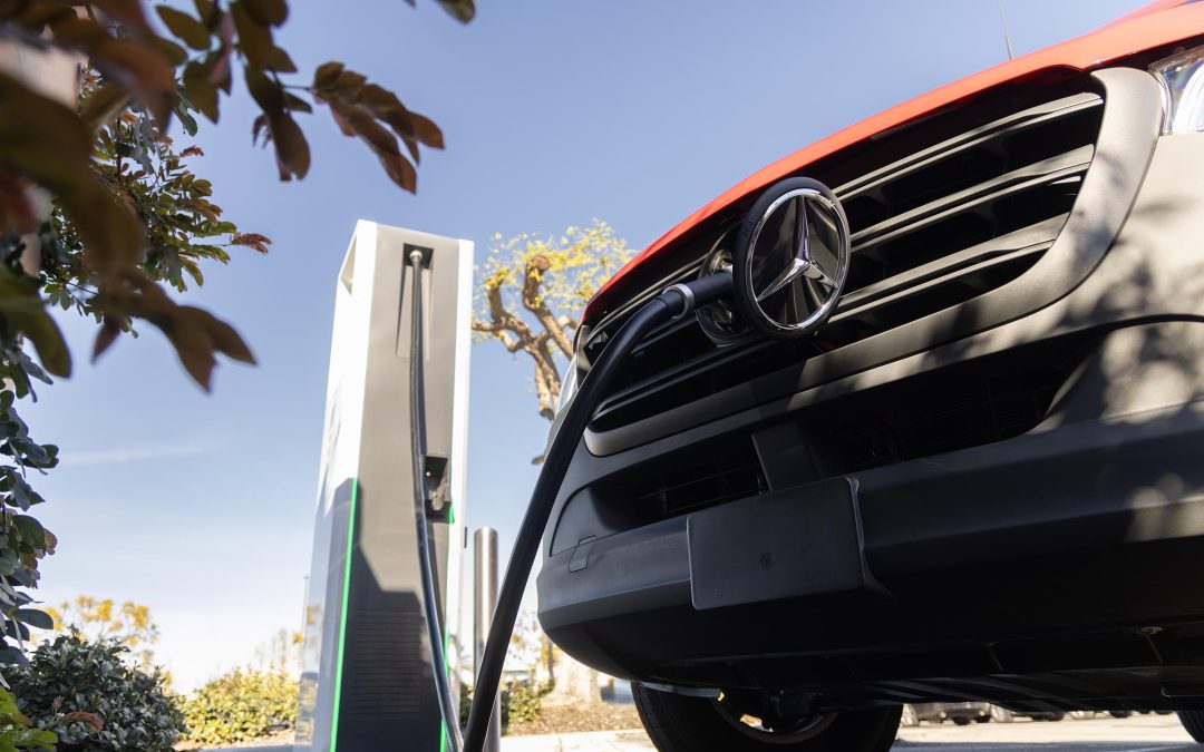 Mercedes-Benz Slashes EV Forecast, Prepares to Enhance ICE Vehicle Lineup