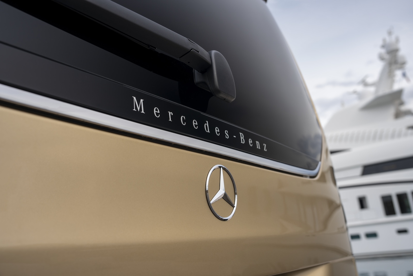 2024 Mercedes EQV rear logo REL