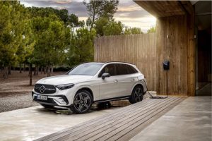2025 Mercedes-Benz GLC Plug-in Hybrid - charging
