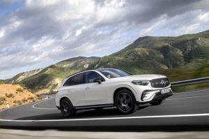 2025 Mercedes-Benz GLC Plug-in Hybrid - driving