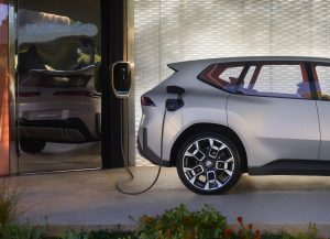 BMW Vision Neue Klasse SAV - charging