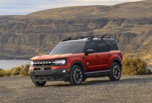 2022 Ford Bronco Sport Outerbanks front 3-4 REL