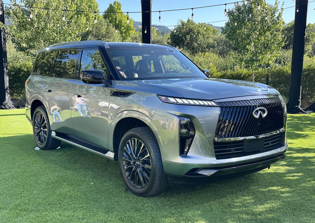 2025 Infiniti QX80 - front 3-4 at resort