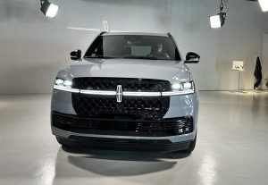 2025 Lincoln Navigator - front