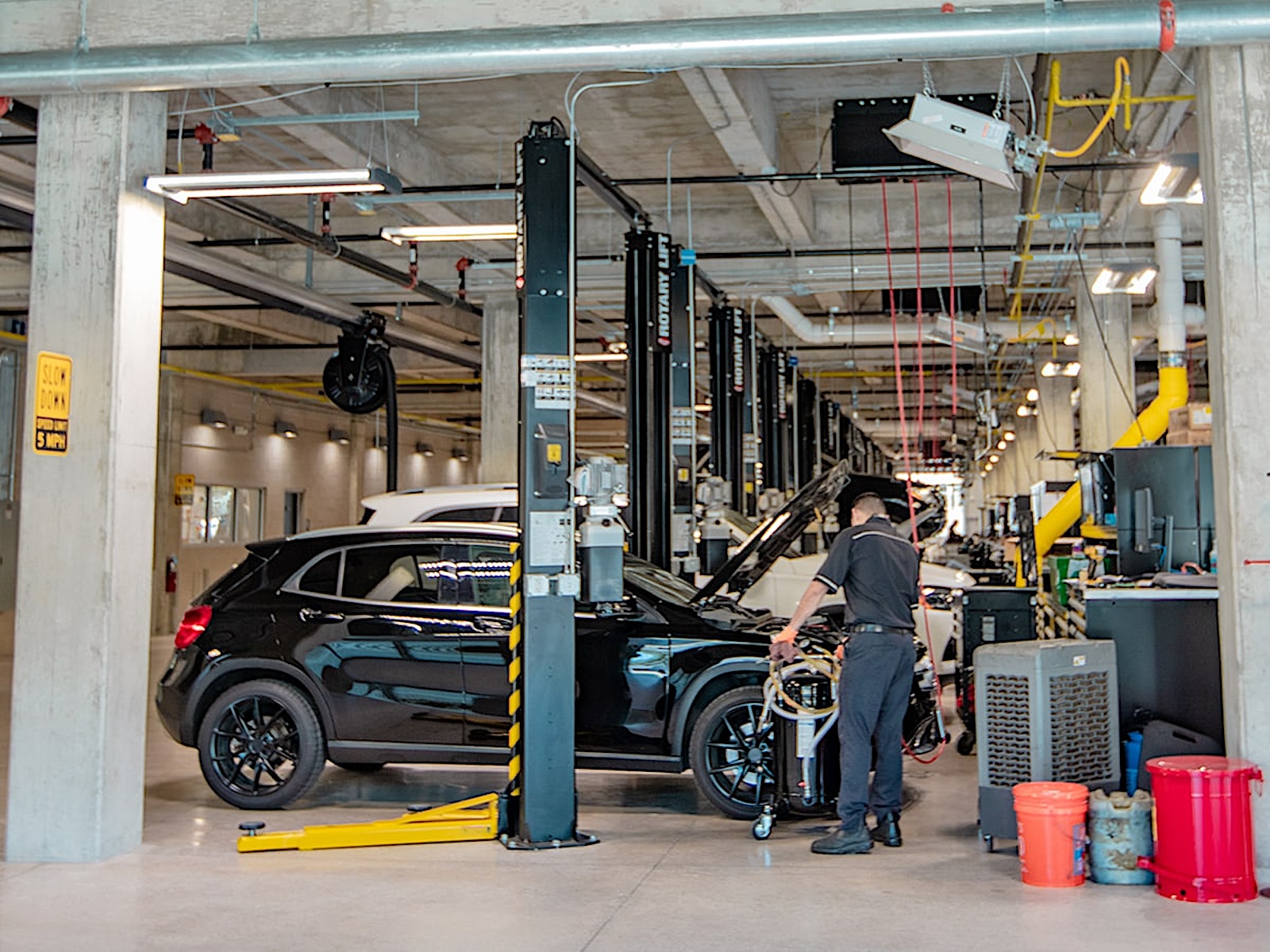 Mercedes service bay