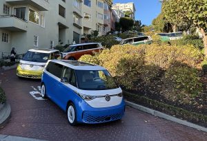 2025 VW ID Buzz - busses coming down Lombard St v4