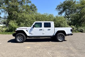 2024 Jeep Gladiator - side