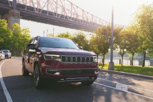 2025 Jeep Wagoneer - front 3-4 driving