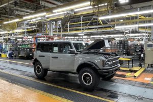 Ford Bronco 4-door grey on line