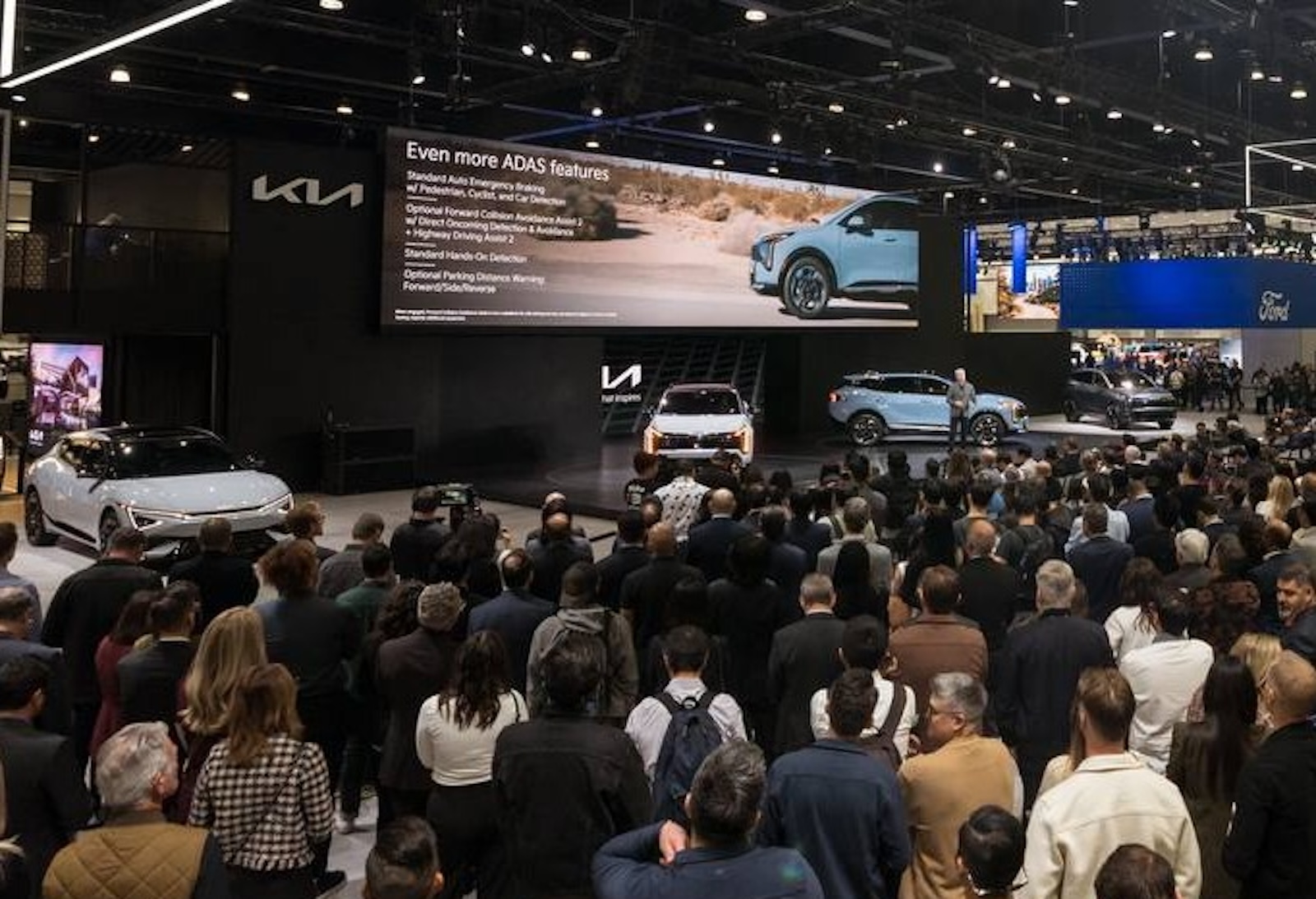 LA Auto Show 2024 crowd