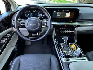 2025 Kia Carnival cockpit