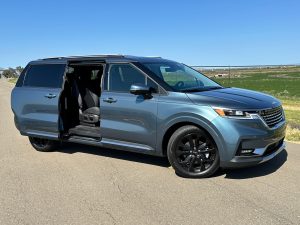 2025 Kia Carnival side door open