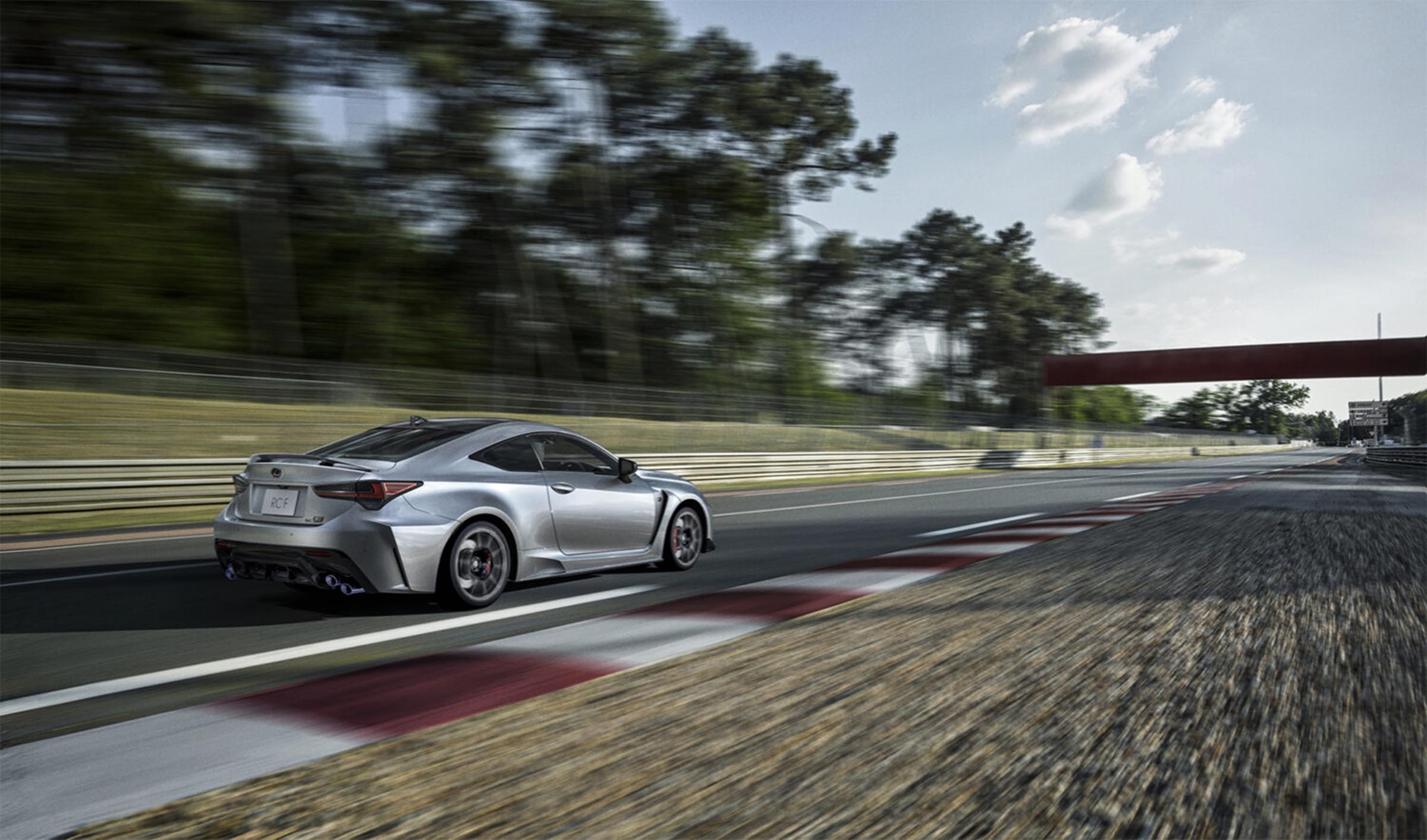 Lexus RC F Final Edition - on track