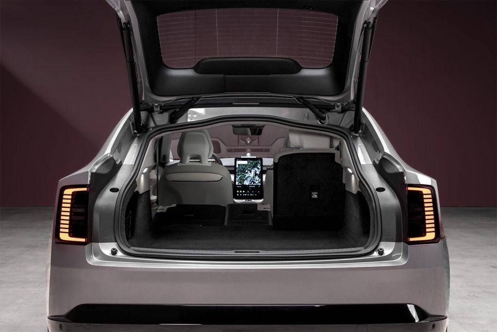 Volvo ES90 - hatchback open and interior