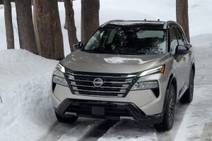 2025 Nissan Rogue Platinum front 3-4