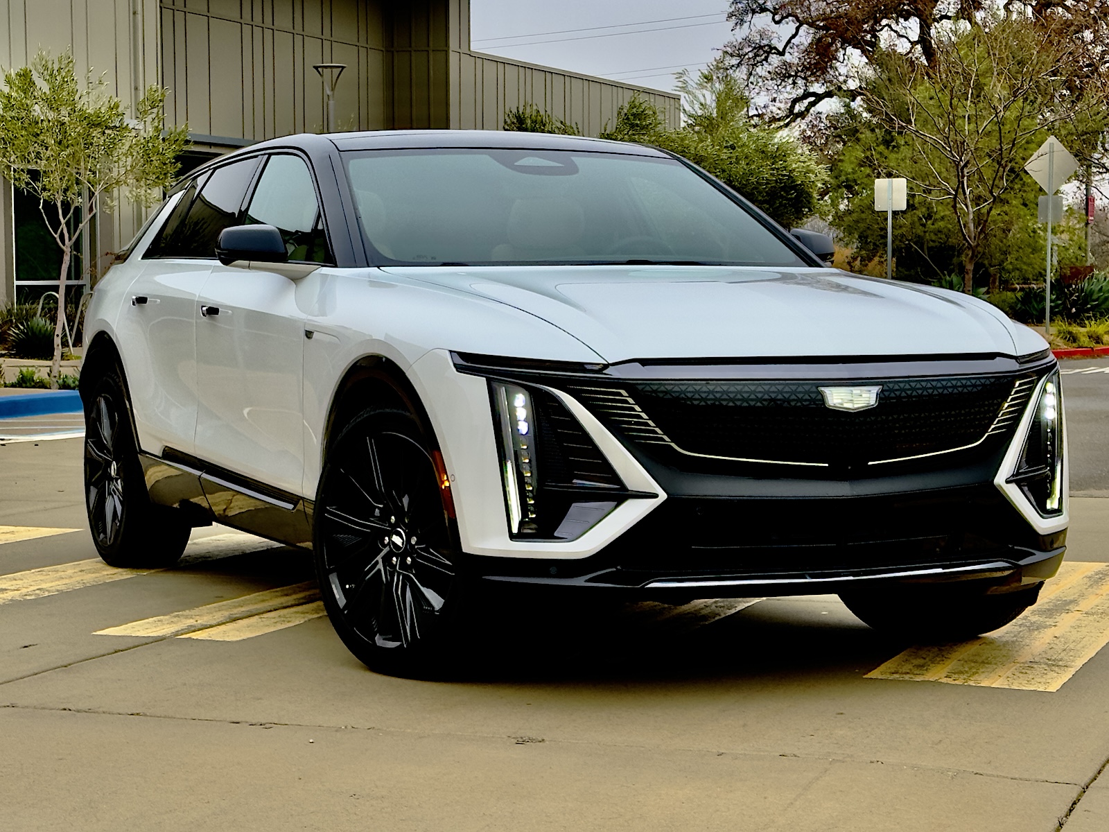 2025 Cadillac Lyriq front 3-4