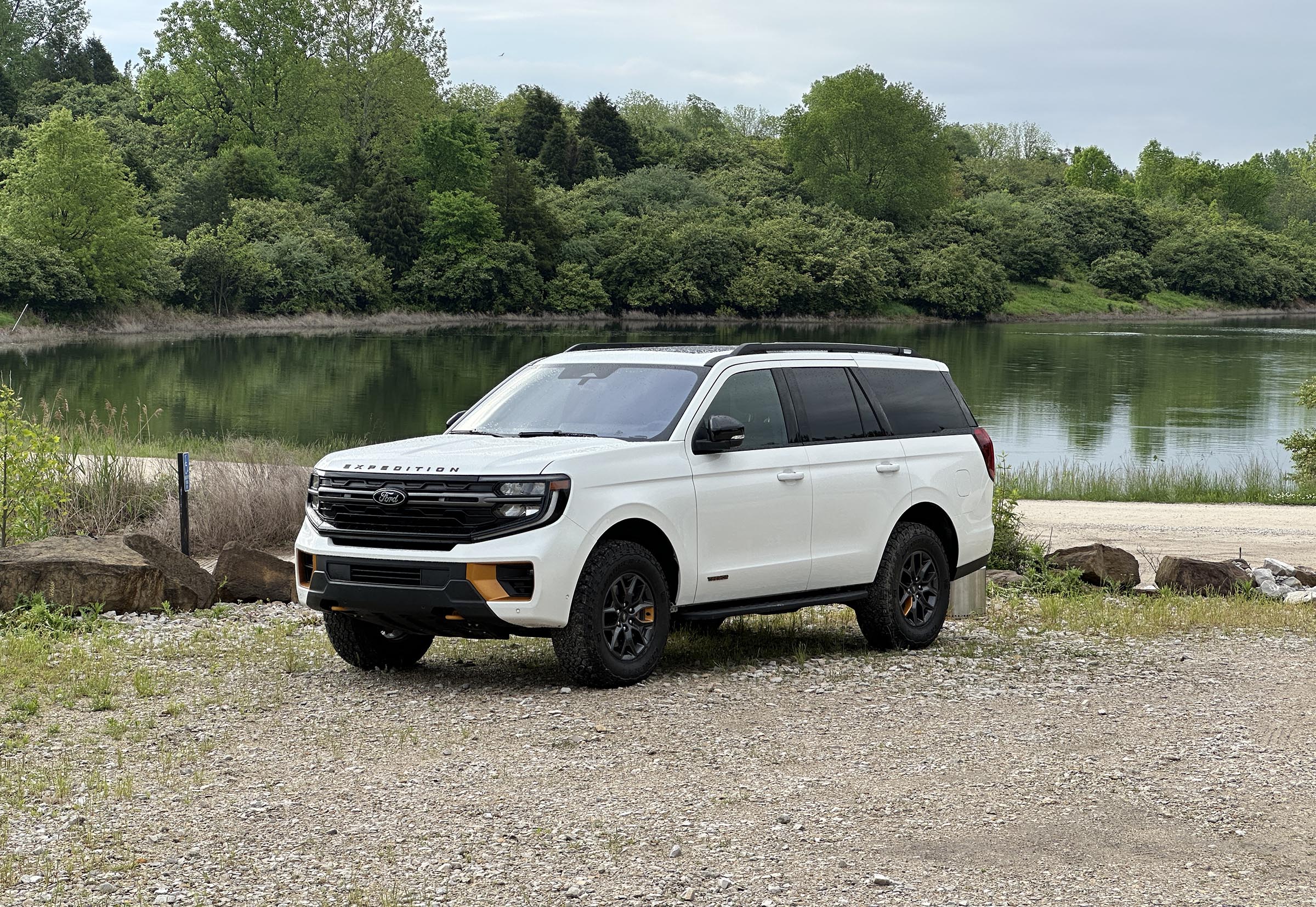 2025 Ford Expedition - front 3-4 by pond