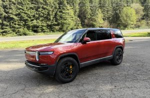 Rivian R1S - front 3-4