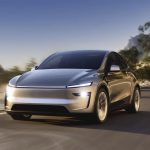 Tesla Model Y - driving 2025