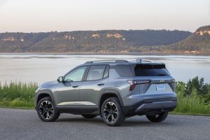 2025 Chevrolet Equinox LT rear 3-4 REL