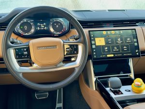 2025 Land Rover Range Rover SE LWB cockpit
