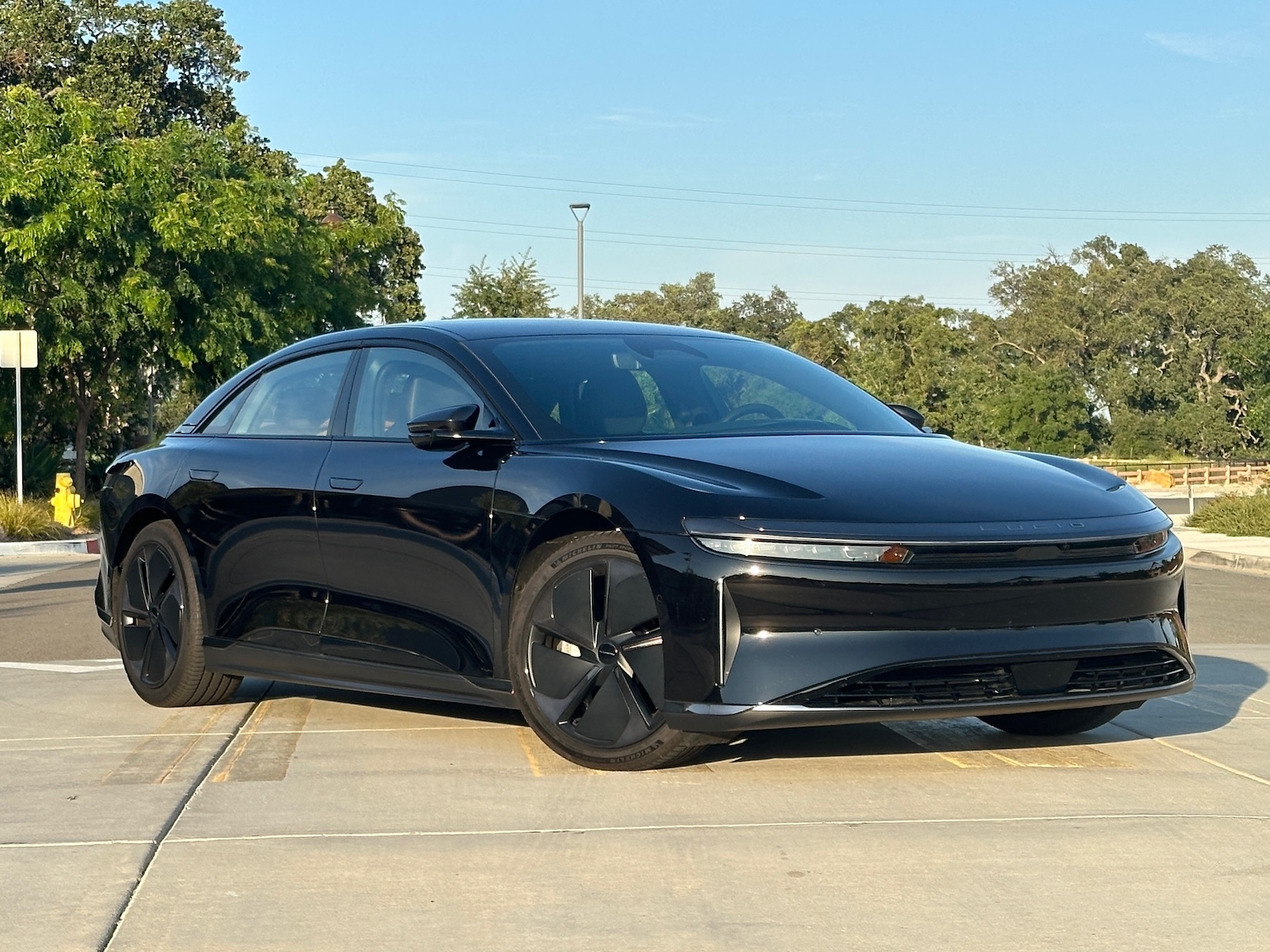 2025 Lucid Air Touring front 3-4