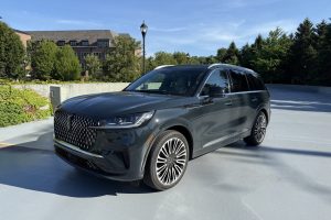 2025 Lincoln Aviator Black Label front 3-4