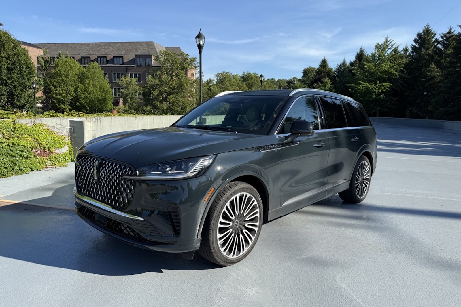 2025 Lincoln Aviator Black Label front 3-4