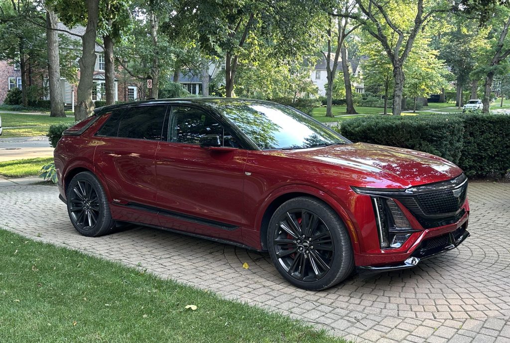 2026 Cadillac Lyriq-V - front 3-4