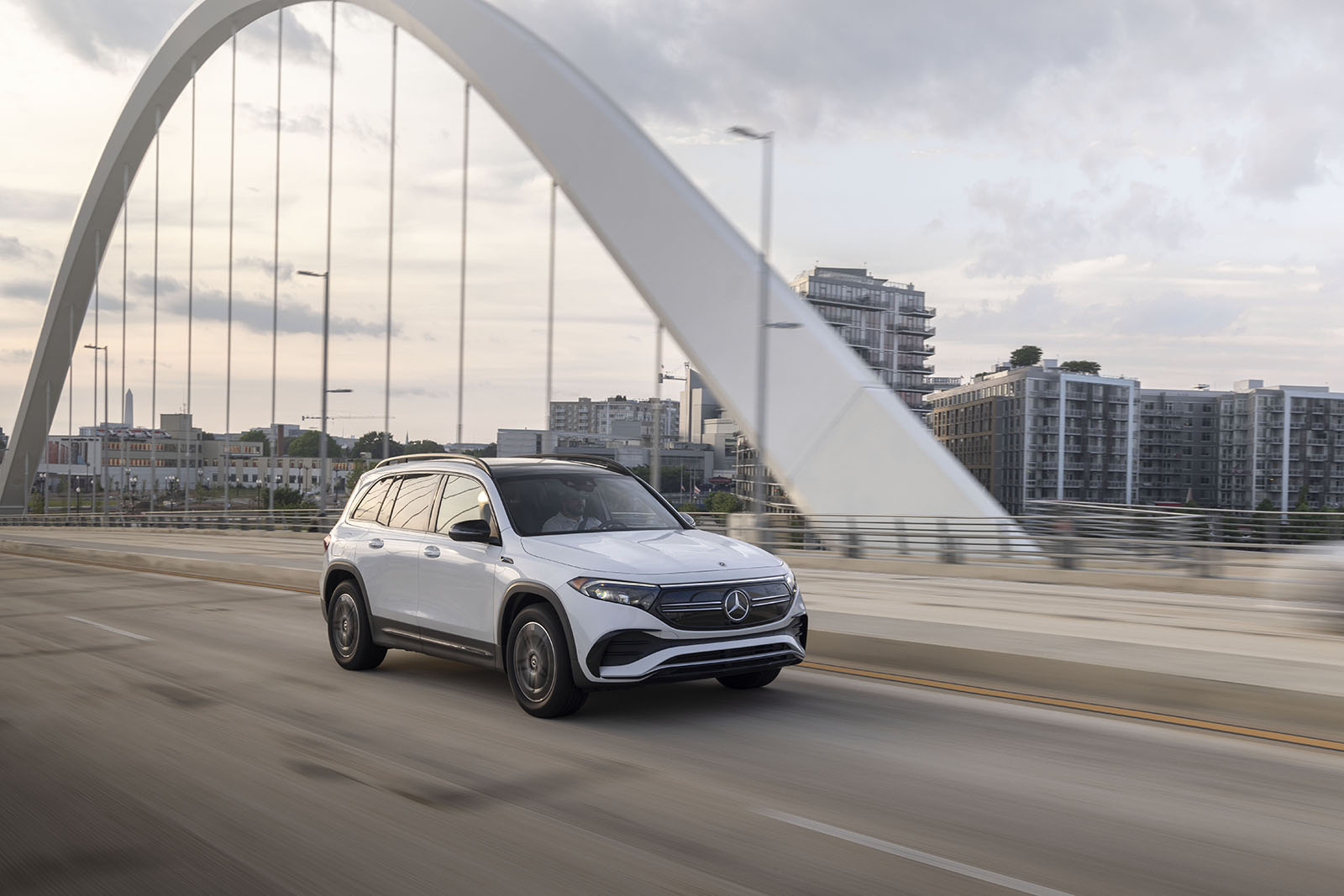2022 Mercedes-Benz EQB 300 - front driving RLS