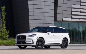 2023 Lincoln Corsair Reserve - front 3-4 - REL