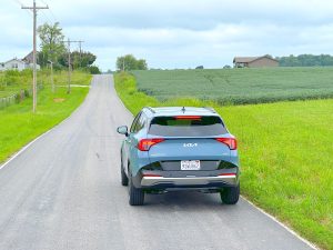 2026 Kia Sportage Hybrid - rear 3-4 driving
