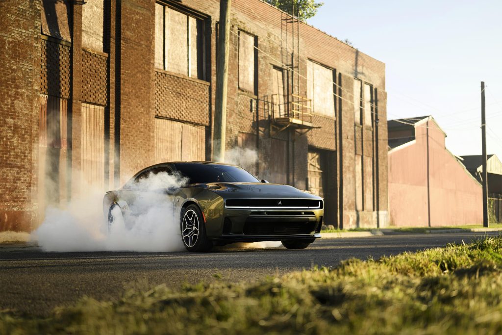 Dodge Charger Sixpack - burning rubber outside