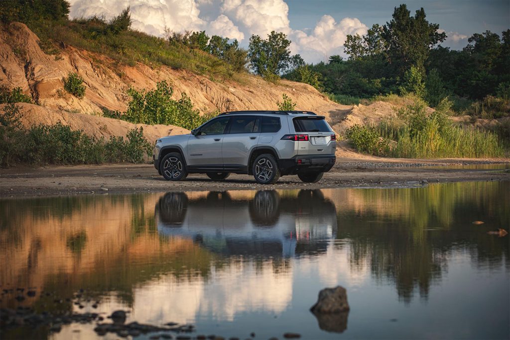 Jeep Cherokee Limited - rear 3-4 by pond