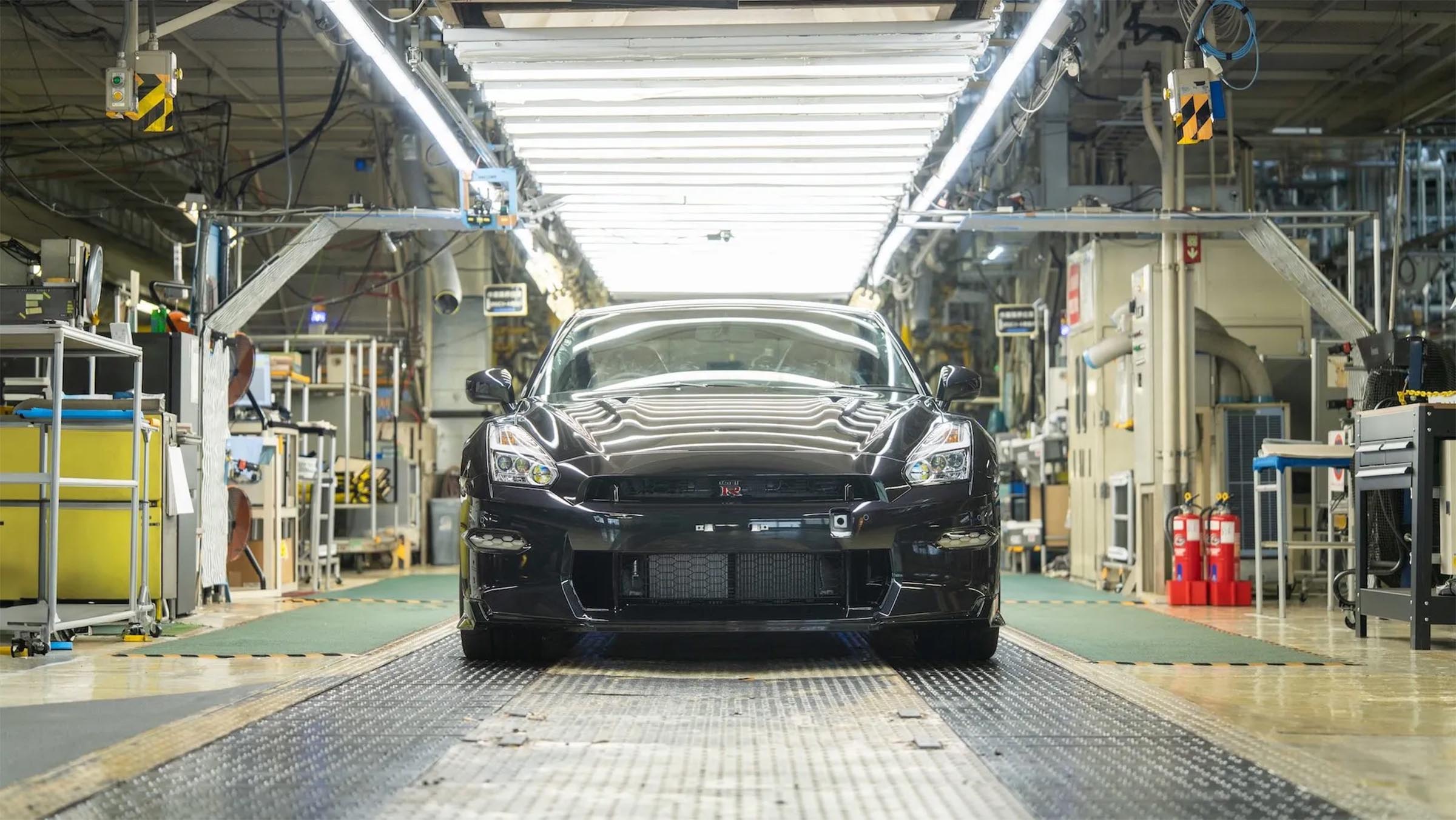 Nissan GT-R - last rolling off line
