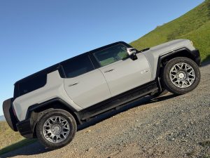 2025 GMC Hummer SUV 3X side angled