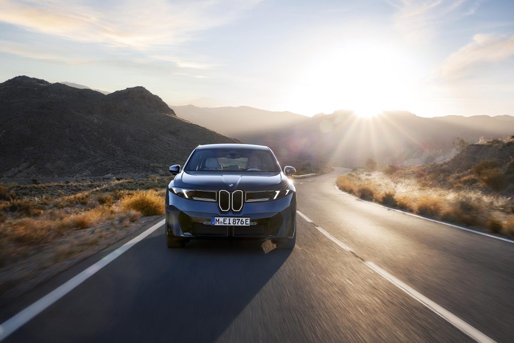 BMW iX3 - nose-on driving sun
