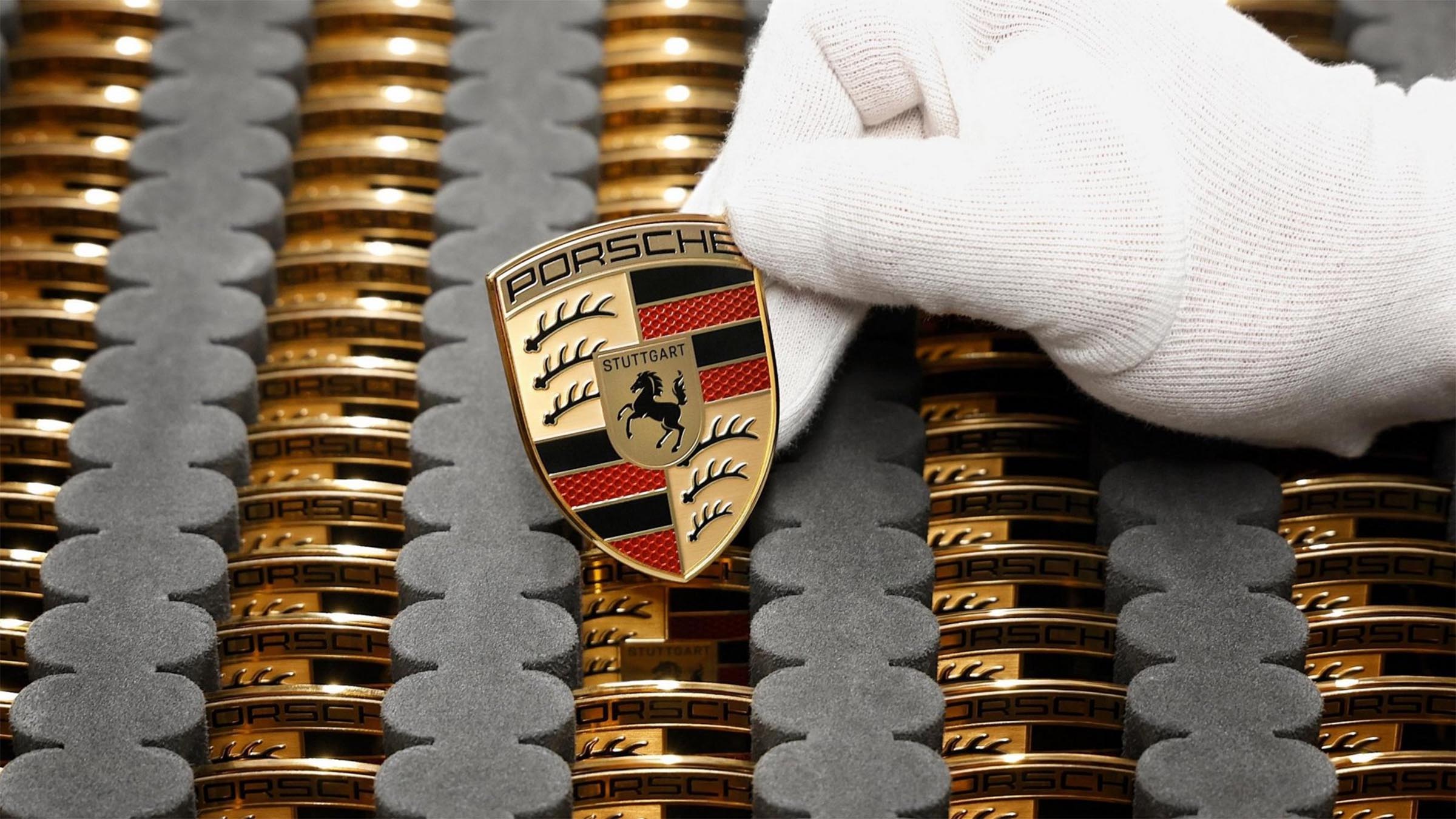 Porsche Crest