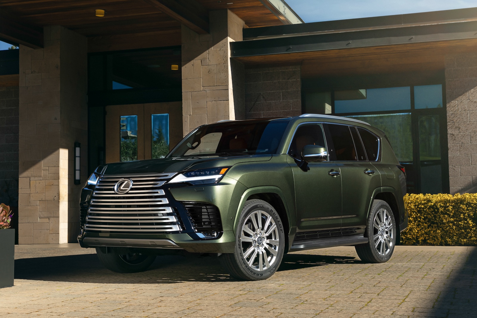 2025 Lexus LX 700h Ultra Luxury front best REL