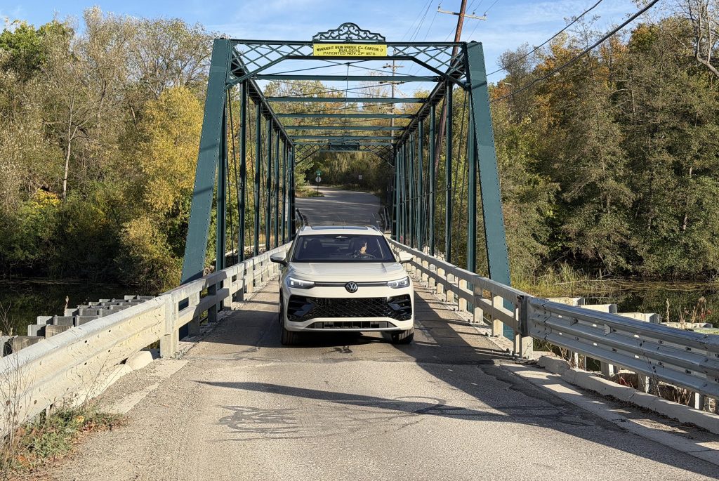 2026 VW Tiguan SEL R-Line Turbo - nose on bridge