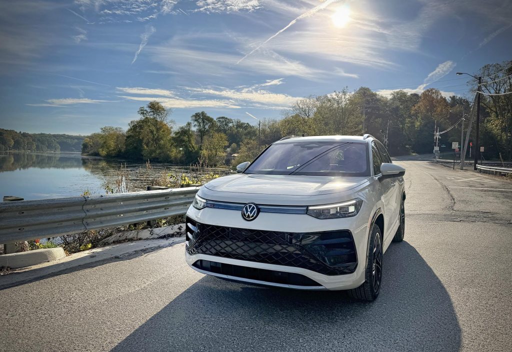 2026 VW Tiguan SEL R-Line Turbo - nose with sun
