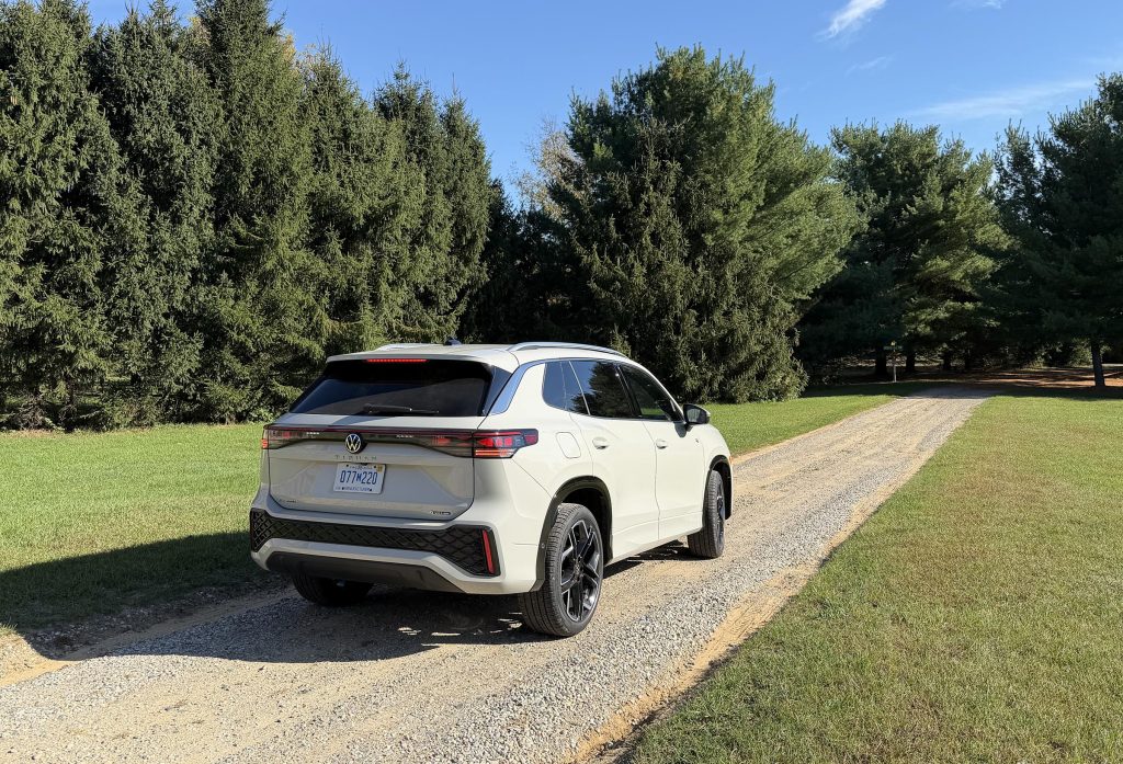 2026 VW Tiguan SEL R-Line Turbo - rear 3-4 near barn