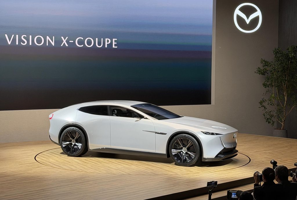 Mazda Vision X-Coupe - debut front 3-4 v2
