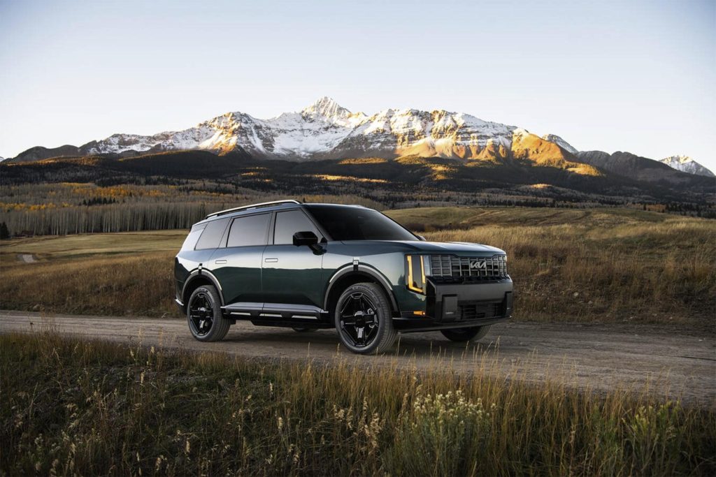 2027 Kia Telluride HV - driving front 3-4