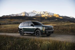 2027 Kia Telluride HV - driving front 3-4