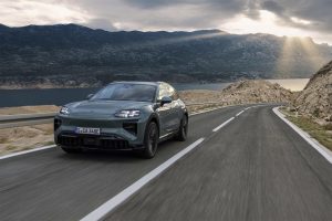 Porsche Cayenne Electric - driving